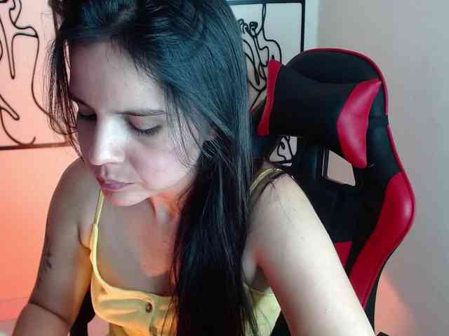 MiaRobinn webcam