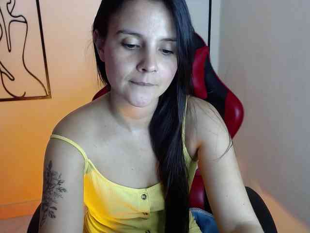 MiaRobinn webcam