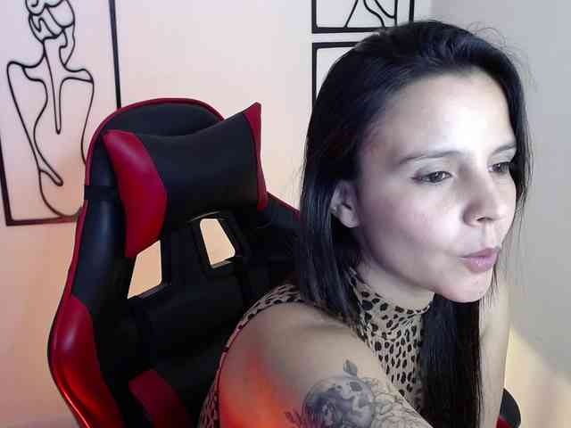 MiaRobinn webcam