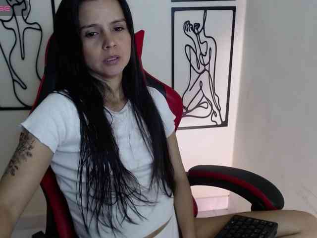MiaRobinn webcam