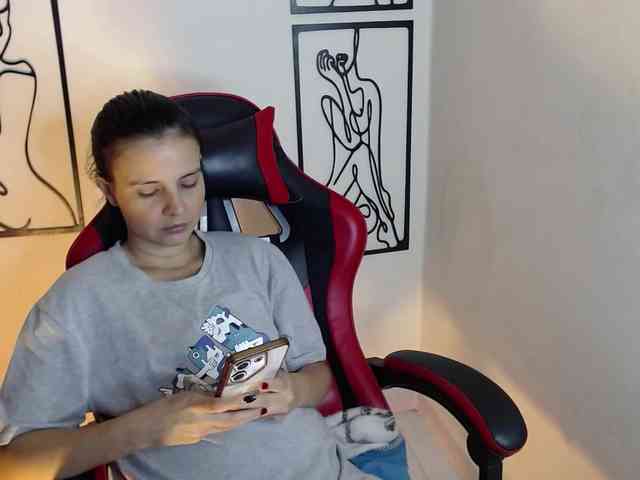 MiaRobinn webcam