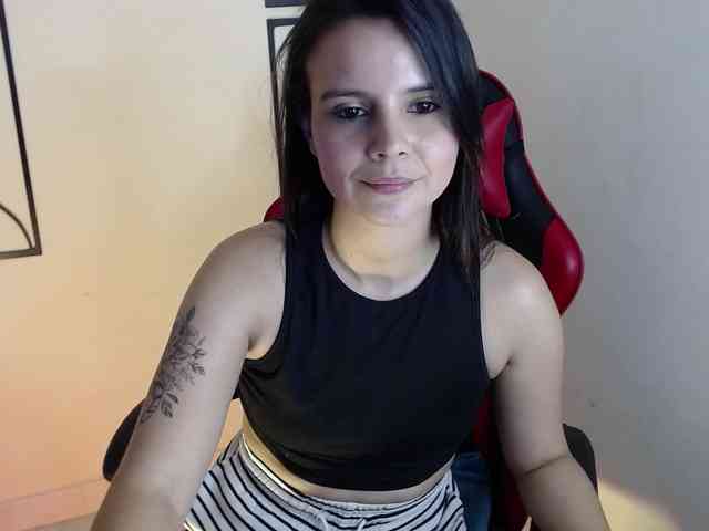 MiaRobinn webcam