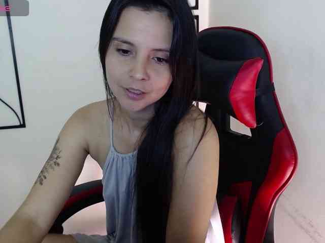 MiaRobinn webcam