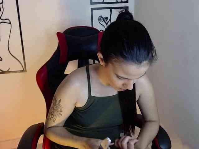 MiaRobinn webcam