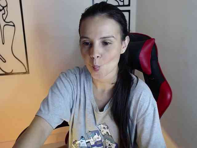 MiaRobinn webcam