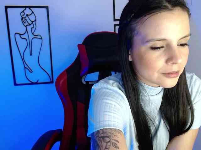 MiaRobinn webcam