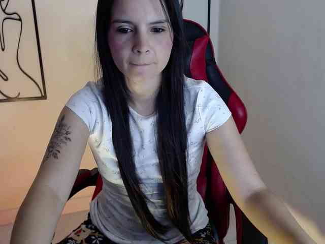 MiaRobinn webcam
