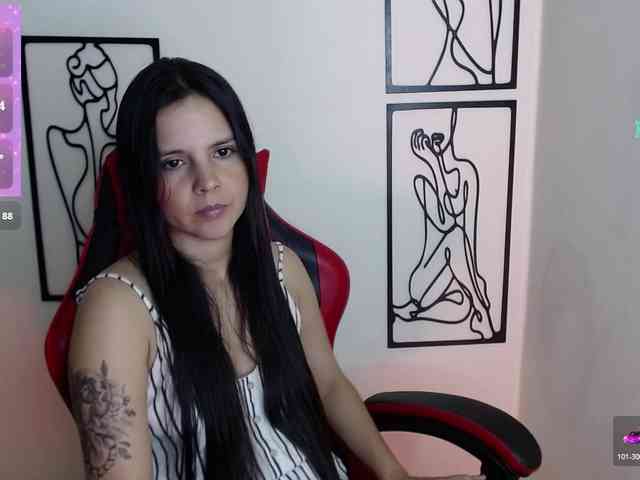 MiaRobinn webcam