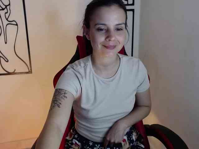 MiaRobinn webcam