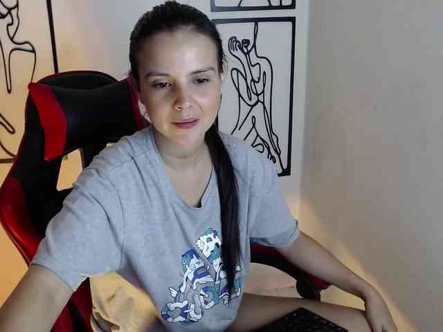MiaRobinn webcam