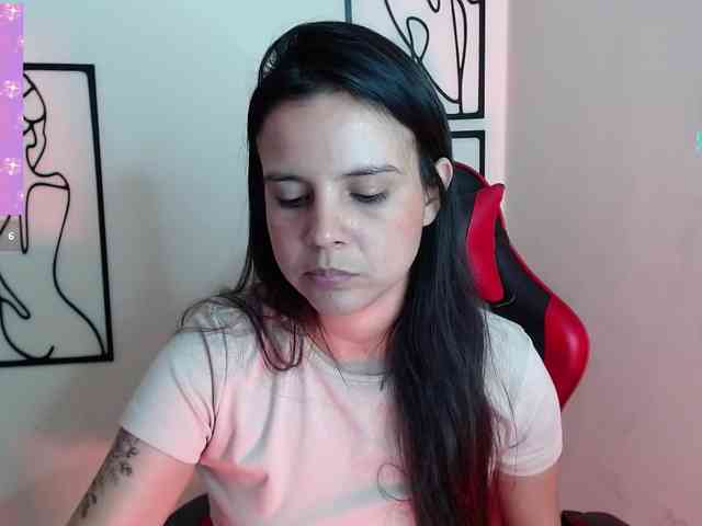 MiaRobinn webcam