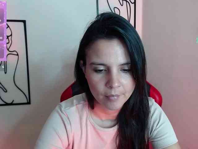 MiaRobinn webcam
