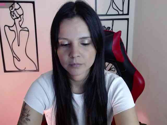 MiaRobinn webcam