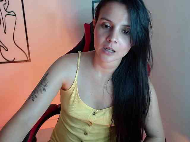 MiaRobinn webcam