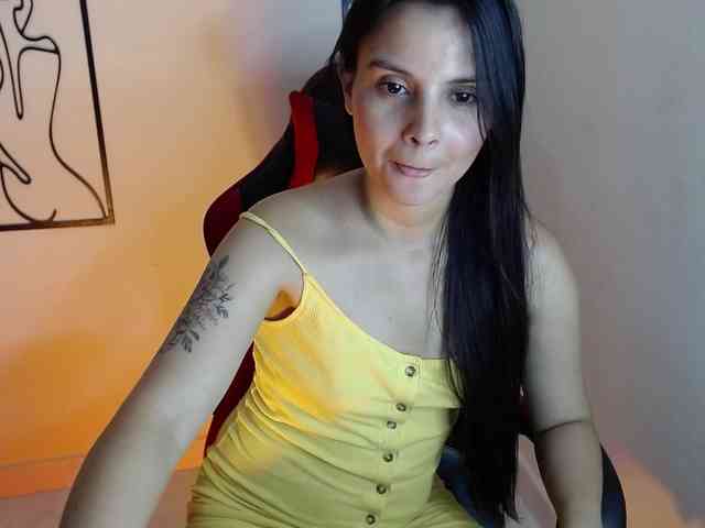 MiaRobinn webcam