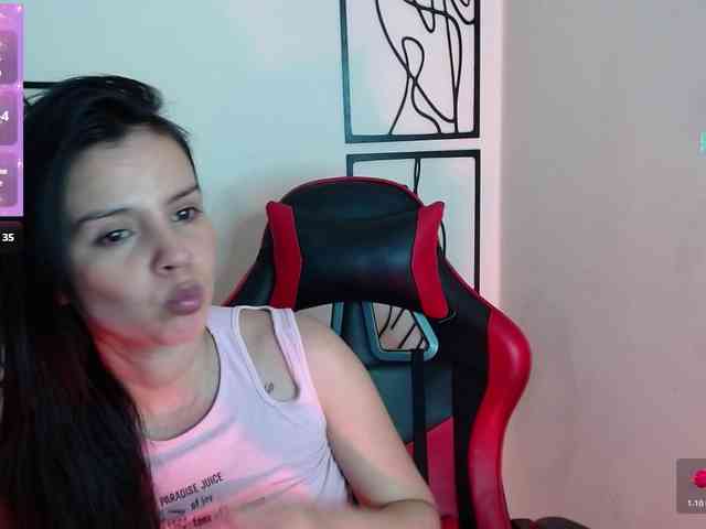 MiaRobinn webcam