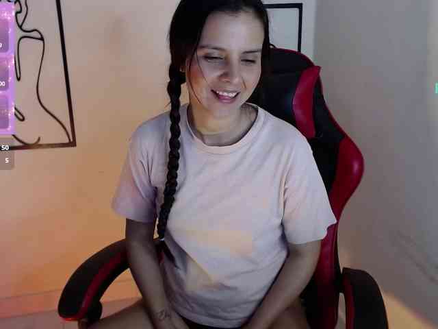 MiaRobinn webcam