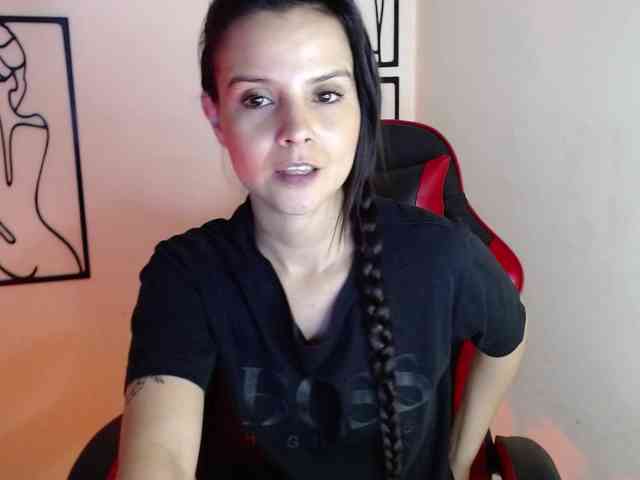 MiaRobinn webcam