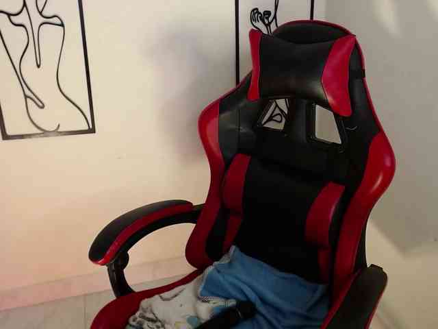 MiaRobinn webcam