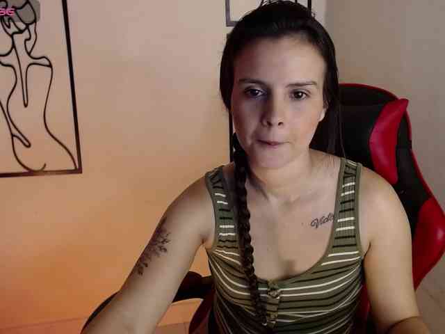 MiaRobinn webcam