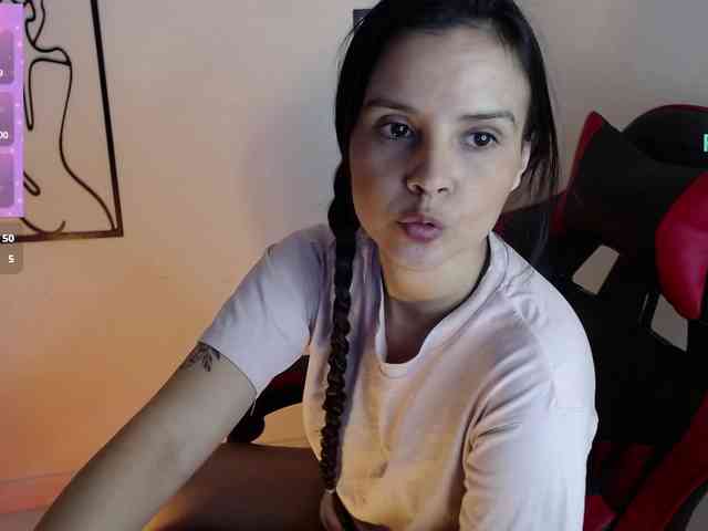 MiaRobinn webcam