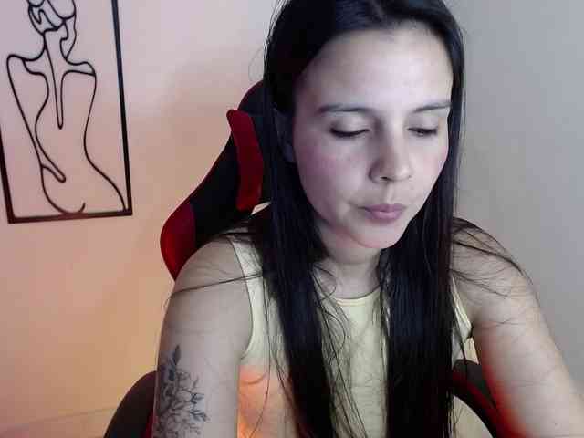 MiaRobinn webcam