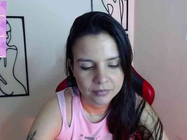 MiaRobinn webcam