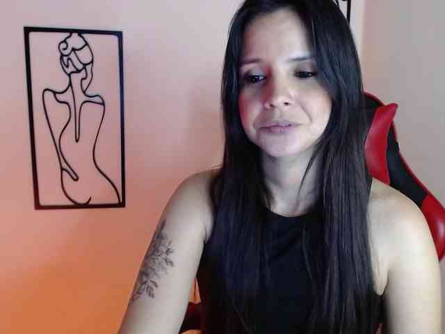 MiaRobinn webcam
