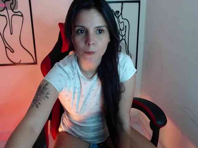 MiaRobinn webcam