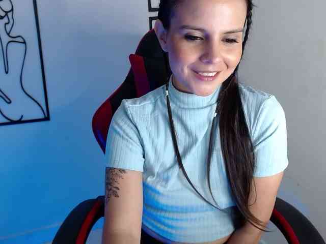 MiaRobinn webcam