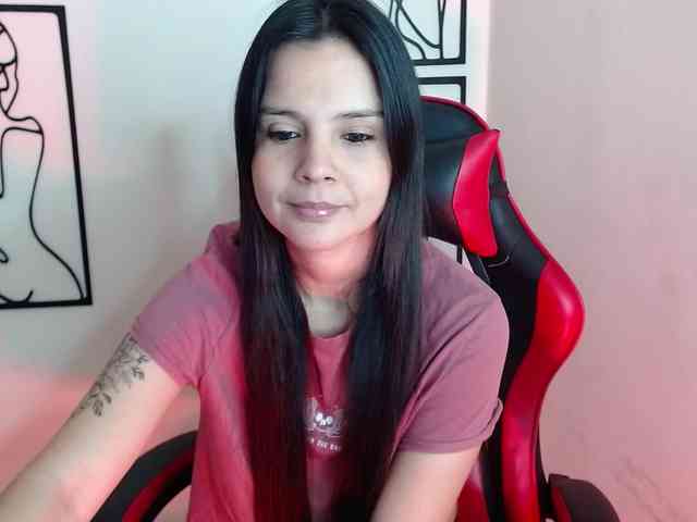 MiaRobinn webcam
