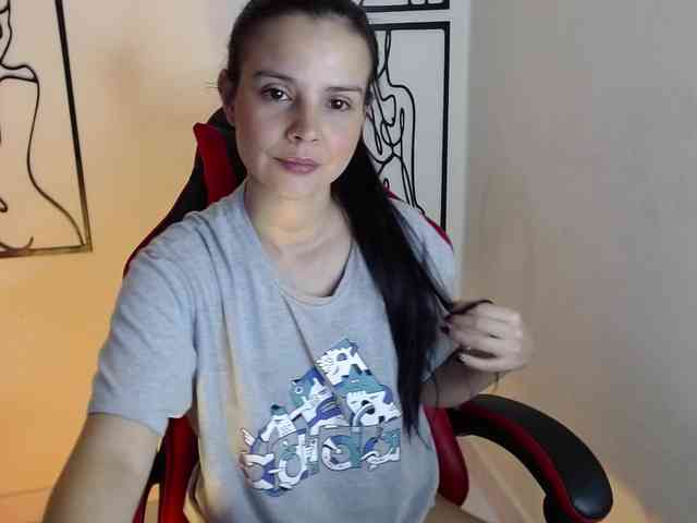 MiaRobinn webcam