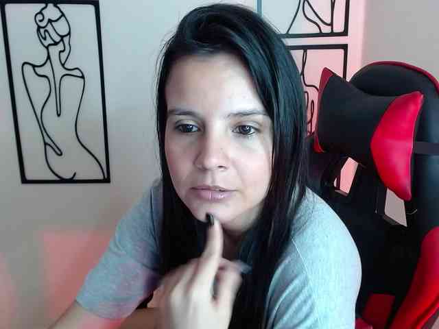 MiaRobinn webcam