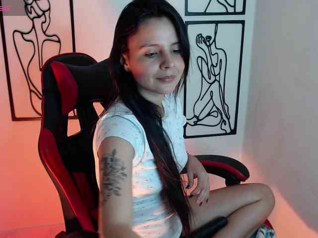 MiaRobinn webcam