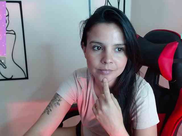 MiaRobinn webcam
