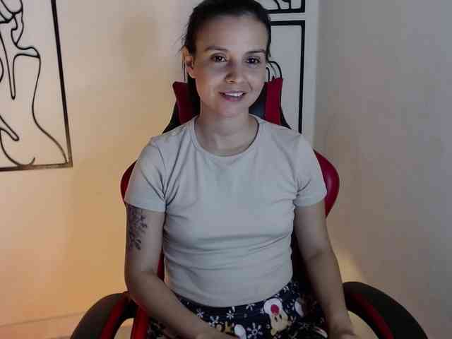 MiaRobinn webcam