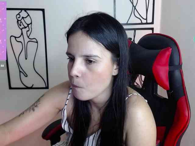 MiaRobinn webcam