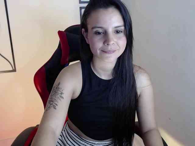 MiaRobinn webcam