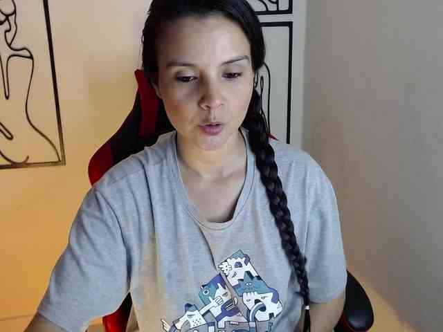 MiaRobinn webcam