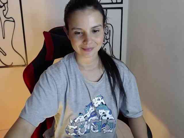 MiaRobinn webcam