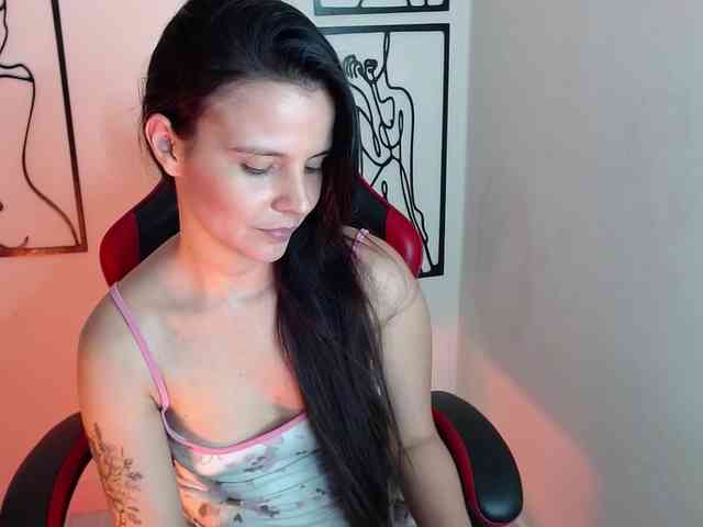MiaRobinn webcam