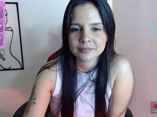 MiaRobinn webcam
