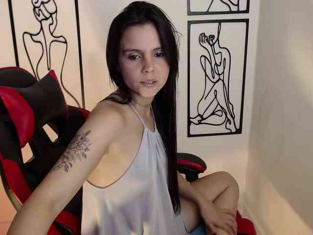 MiaRobinn webcam