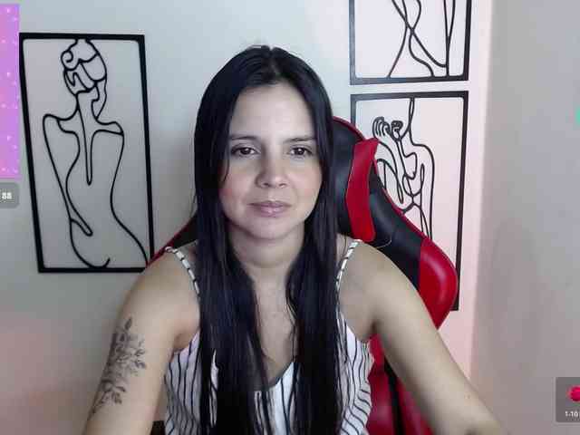 MiaRobinn webcam