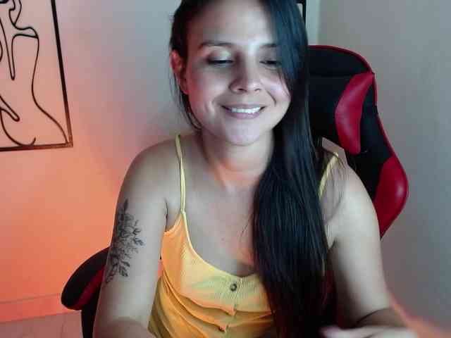 MiaRobinn webcam