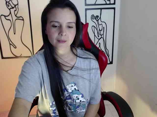 MiaRobinn webcam