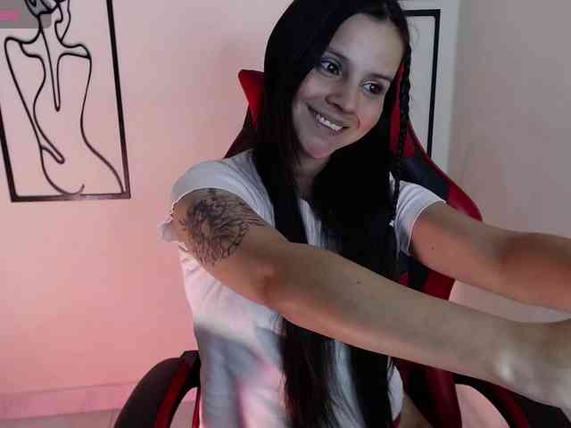MiaRobinn webcam