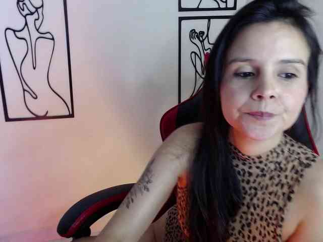 MiaRobinn webcam