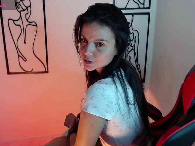 MiaRobinn webcam