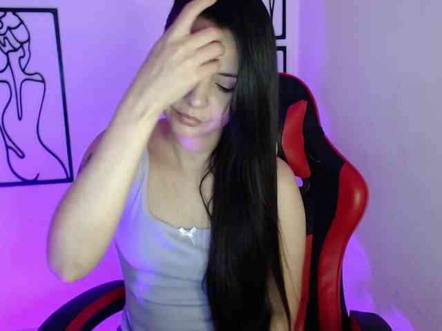 MiaRobinn webcam
